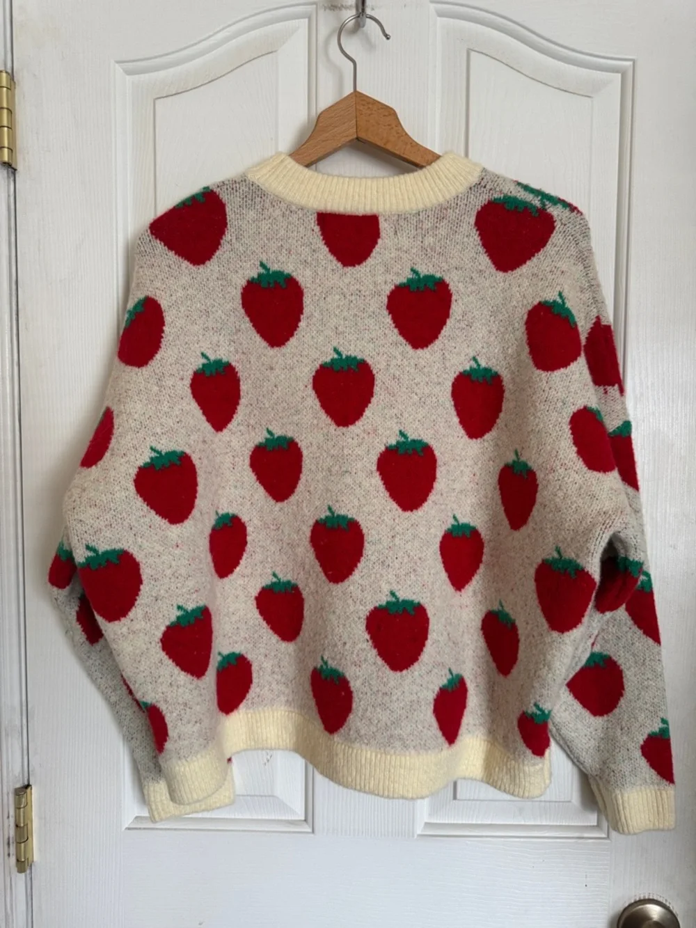 Lisa Says Gah Ella Red Strawberry Cream Knit Cozy Pullover Sweater size M/L - Picture 3 of 9